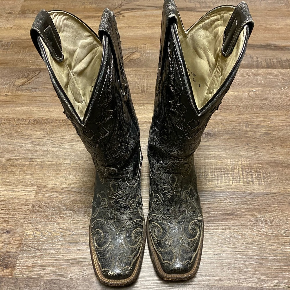 Corral boots size 9.5